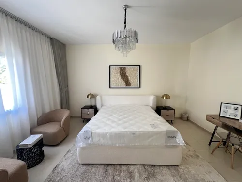 5 Bedrooms Villa in Meadows 2