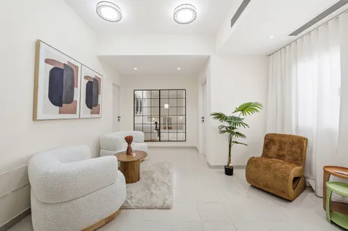 5 Bedrooms Villa in Meadows 2