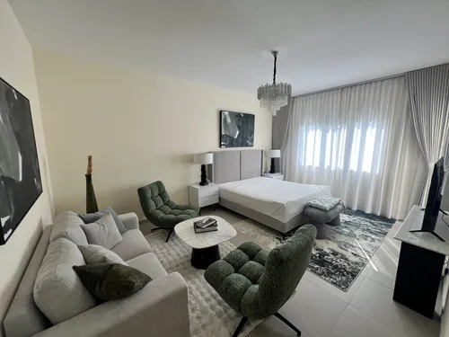 5 Bedrooms Villa in Meadows 2