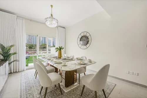 5 Bedrooms Villa in Meadows 2