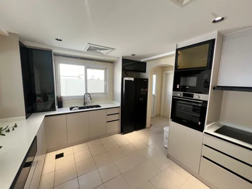 5 Bedrooms Villa in Meadows 2