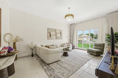 5 Bedrooms Villa in Meadows 2