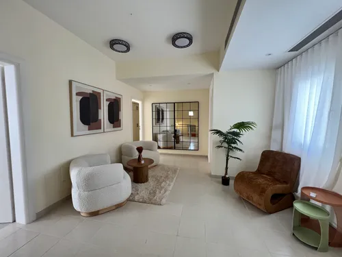 5 Bedrooms Villa in Meadows 2