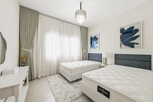 5 Bedrooms Villa in Meadows 2