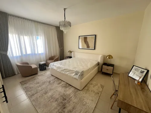 5 Bedrooms Villa in Meadows 2