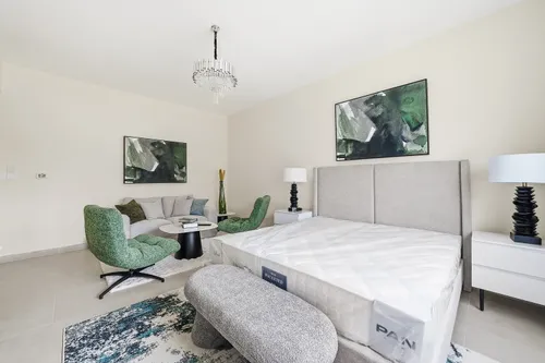 5 Bedrooms Villa in Meadows 2