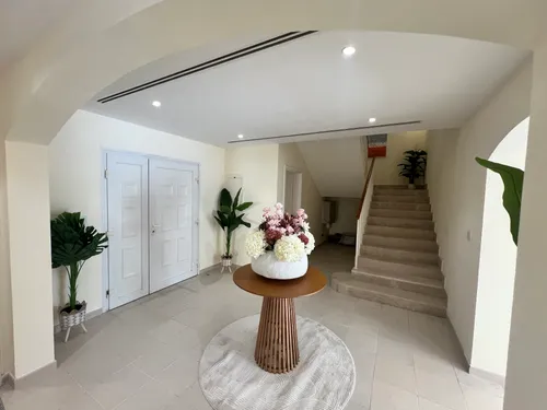 5 Bedrooms Villa in Meadows 2