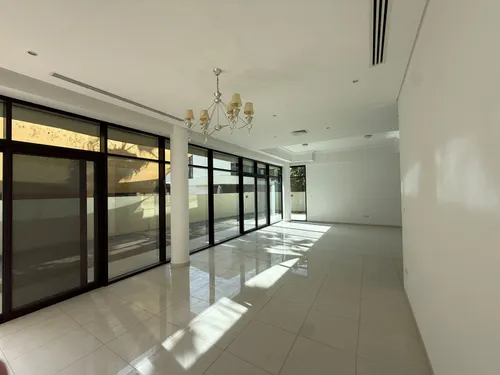 5 Bedrooms Villa in Silver Springs 1