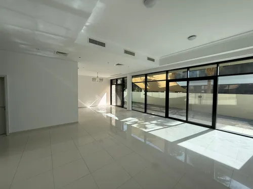 5 Bedrooms Villa in Silver Springs 1