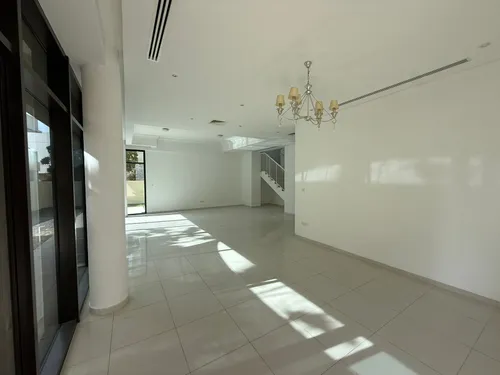 5 Bedrooms Villa in Silver Springs 1