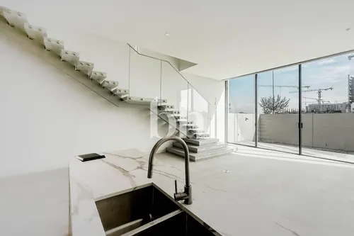 Corner unit | 3+maids | Single Row | G+1