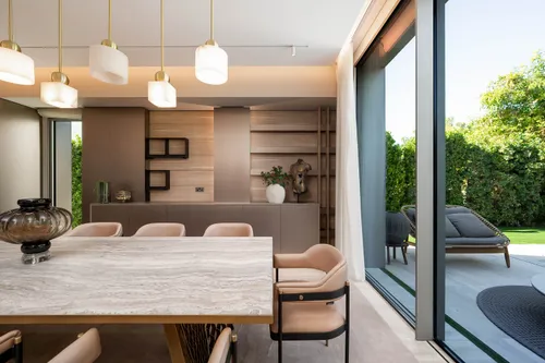 4 Bedrooms Villa in Garden Hall