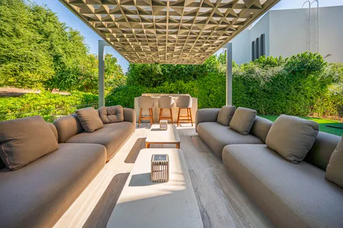 4 Bedrooms Villa in Garden Hall