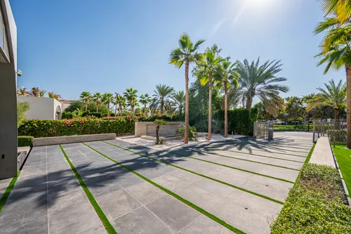 4 Bedrooms Villa in Garden Hall