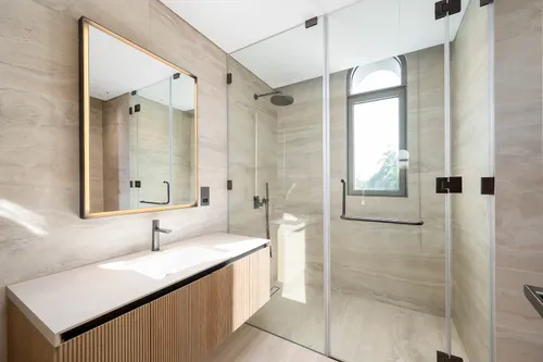 4 Bedrooms Villa in Garden Hall