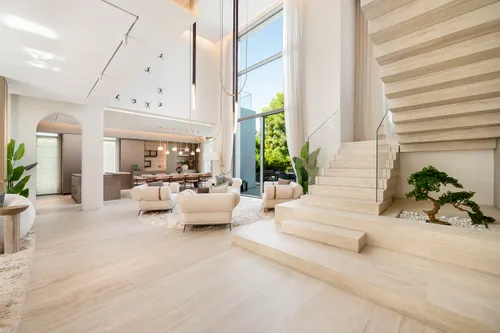 4 Bedrooms Villa in Garden Hall