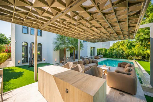 4 Bedrooms Villa in Garden Hall