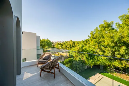 4 Bedrooms Villa in Garden Hall