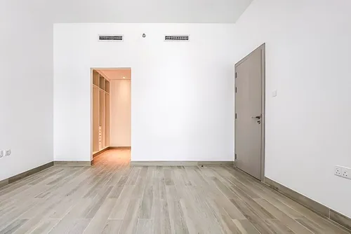 2 Bedrooms Apartment in Waters Edge