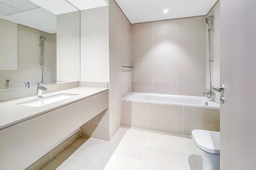 2 Bedrooms Apartment in Waters Edge