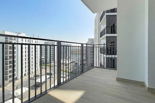 2 Bedrooms Apartment in Waters Edge