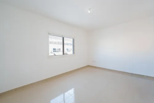 2 Bedrooms Townhouse in Contemporary Style