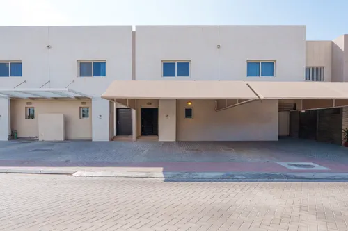 2 Bedrooms Townhouse in Contemporary Style