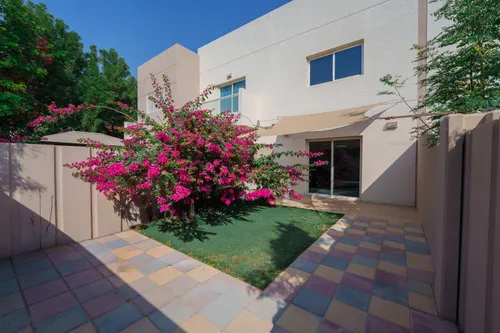 2 Bedrooms Townhouse in Contemporary Style