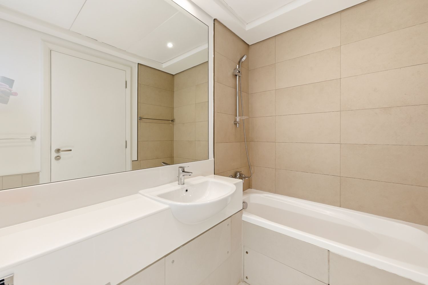 2 Bedrooms Apartment in Expo Village Residences 3E