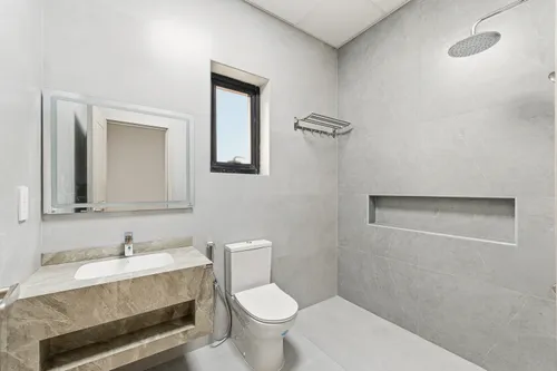 5 Bedrooms Villa in Al Aweer 1