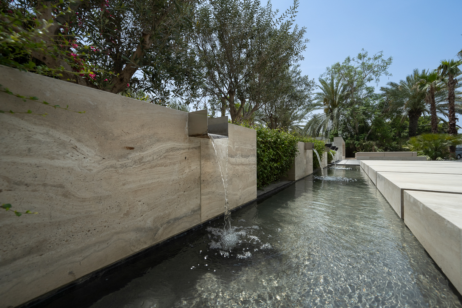 4 Bedrooms Villa in Garden Hall