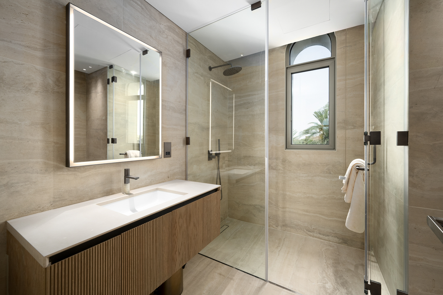 4 Bedrooms Villa in Garden Hall