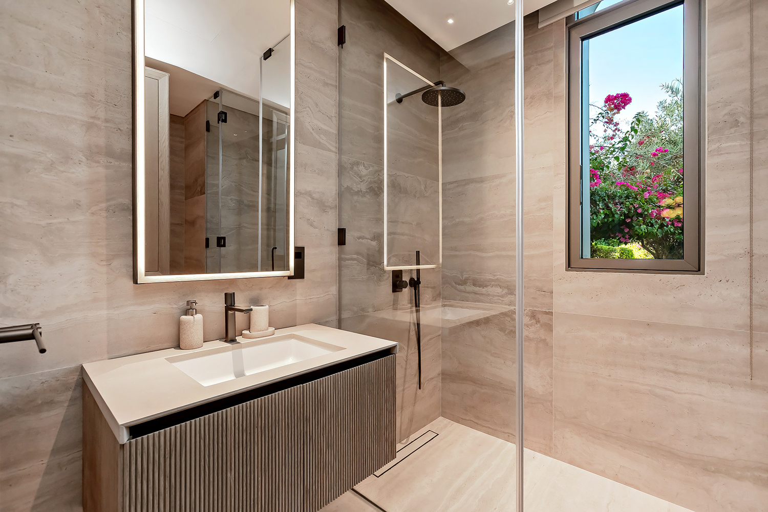 4 Bedrooms Villa in Garden Hall
