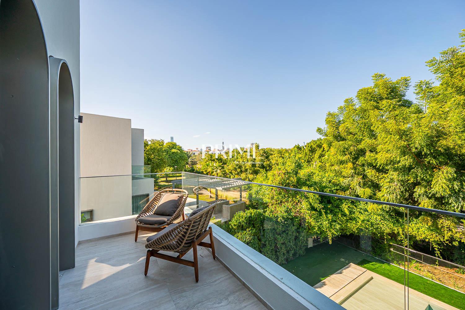 4 Bedrooms Villa in Garden Hall