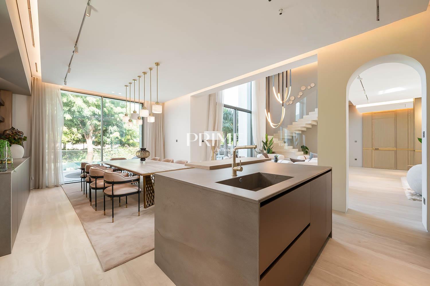 4 Bedrooms Villa in Garden Hall