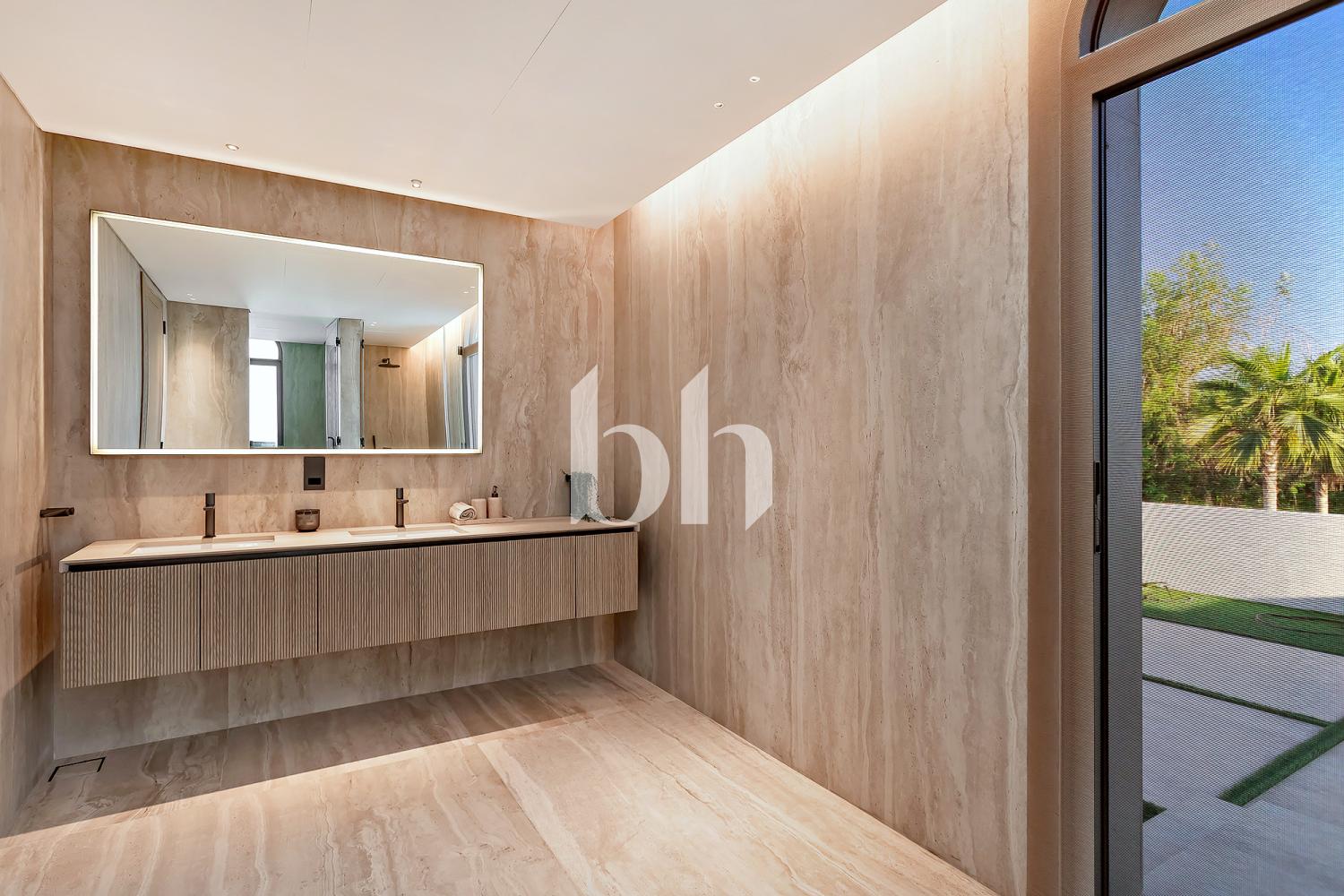 4 Bedrooms Villa in Garden Hall