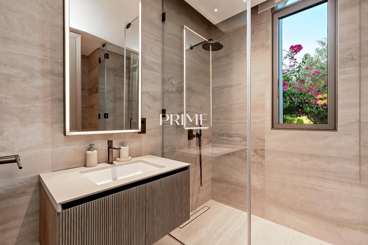 4 Bedrooms Villa in Garden Hall