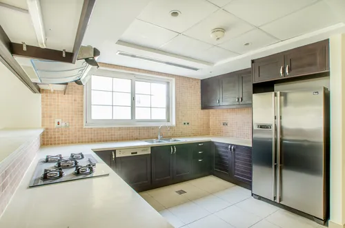 3 Bedrooms Villa in Legacy Large