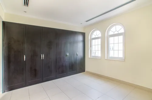 3 Bedrooms Villa in Legacy Large