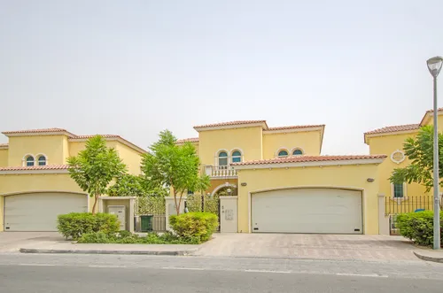 3 Bedrooms Villa in Legacy Large