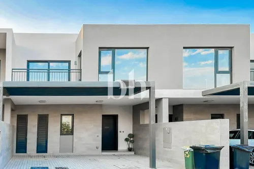 Vacant | Single Row | Close To Pool