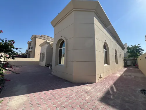 3 Bedrooms Villa in Al Barsha South 4