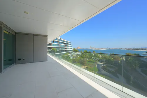 4 Bedrooms Apartment in Mansion 1