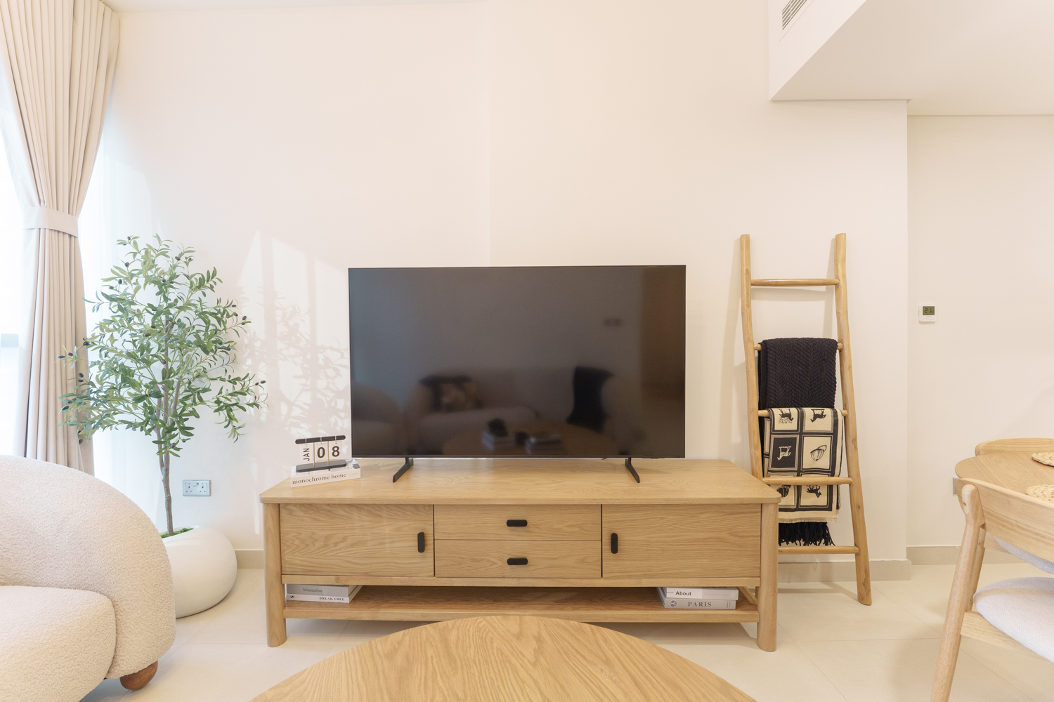 2 Bedrooms Apartment in Radiant Square