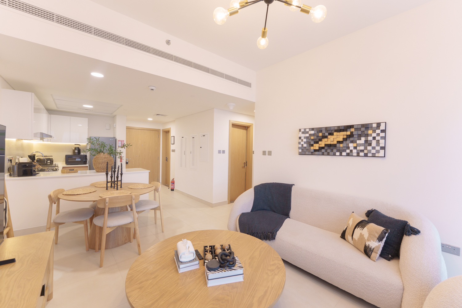 2 Bedrooms Apartment in Radiant Square