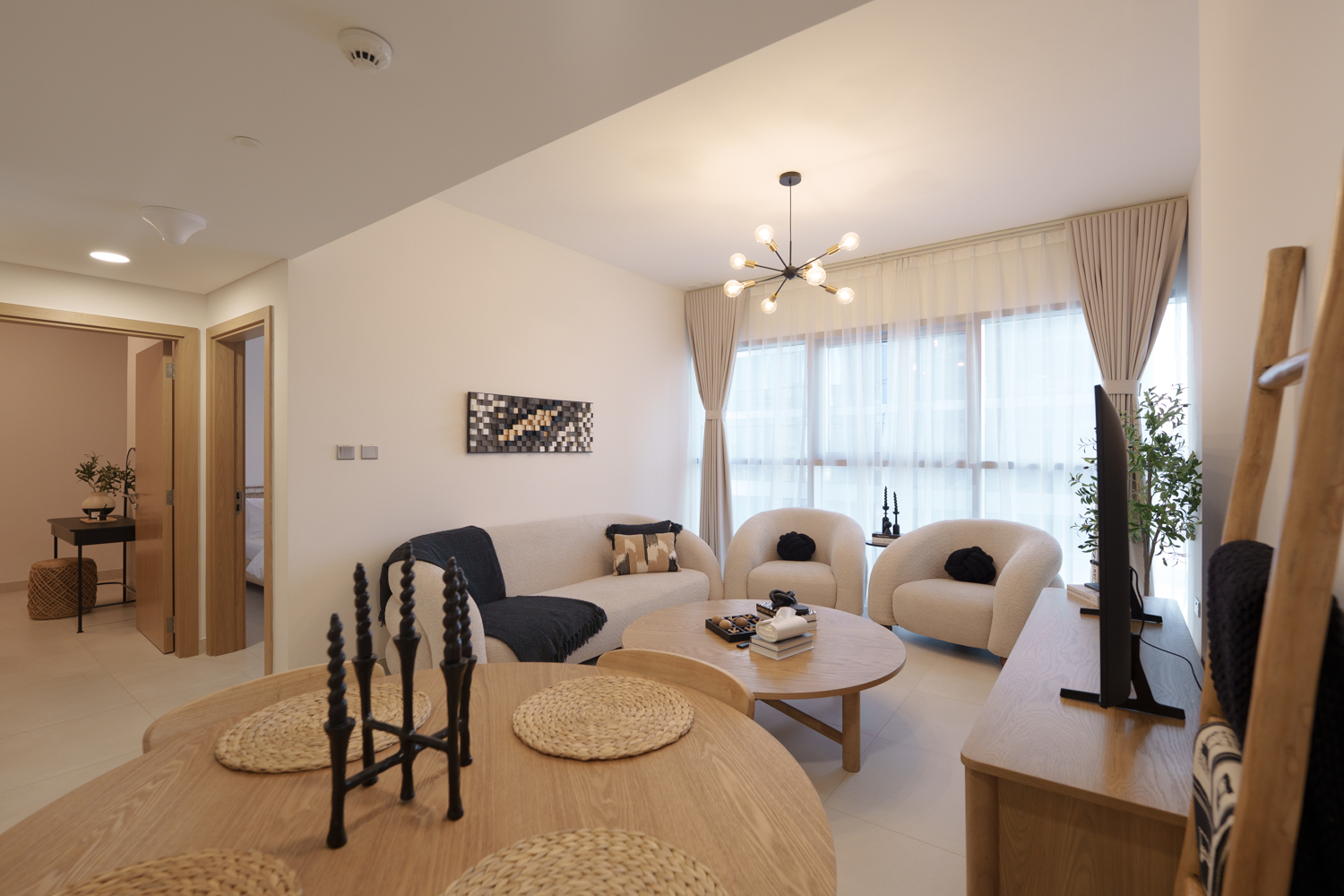 2 Bedrooms Apartment in Radiant Square