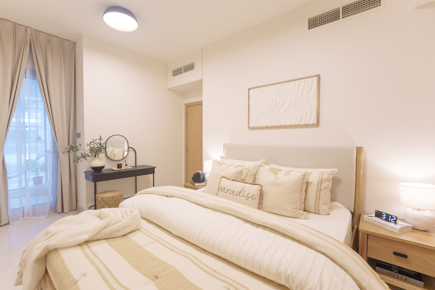 2 Bedrooms Apartment in Radiant Square