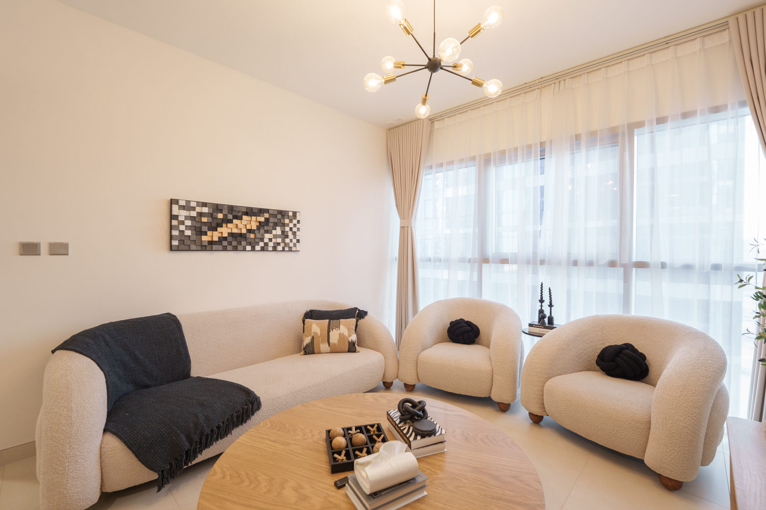 2 Bedrooms Apartment in Radiant Square