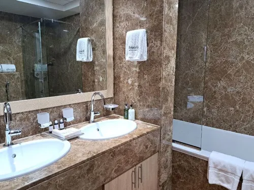 4 Bedrooms Hotel Apartment in Al Dar tower
