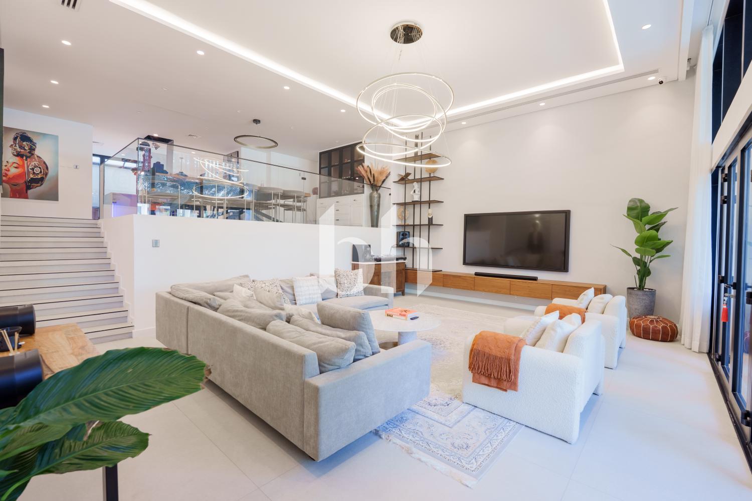 Fully Upgraded | Canal View | Premium Townhouse